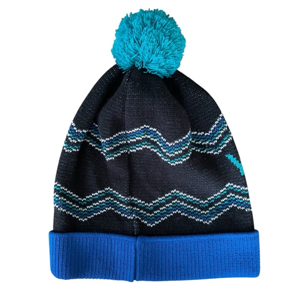 Yonge & Eglinton toque - Picture 2 of 3